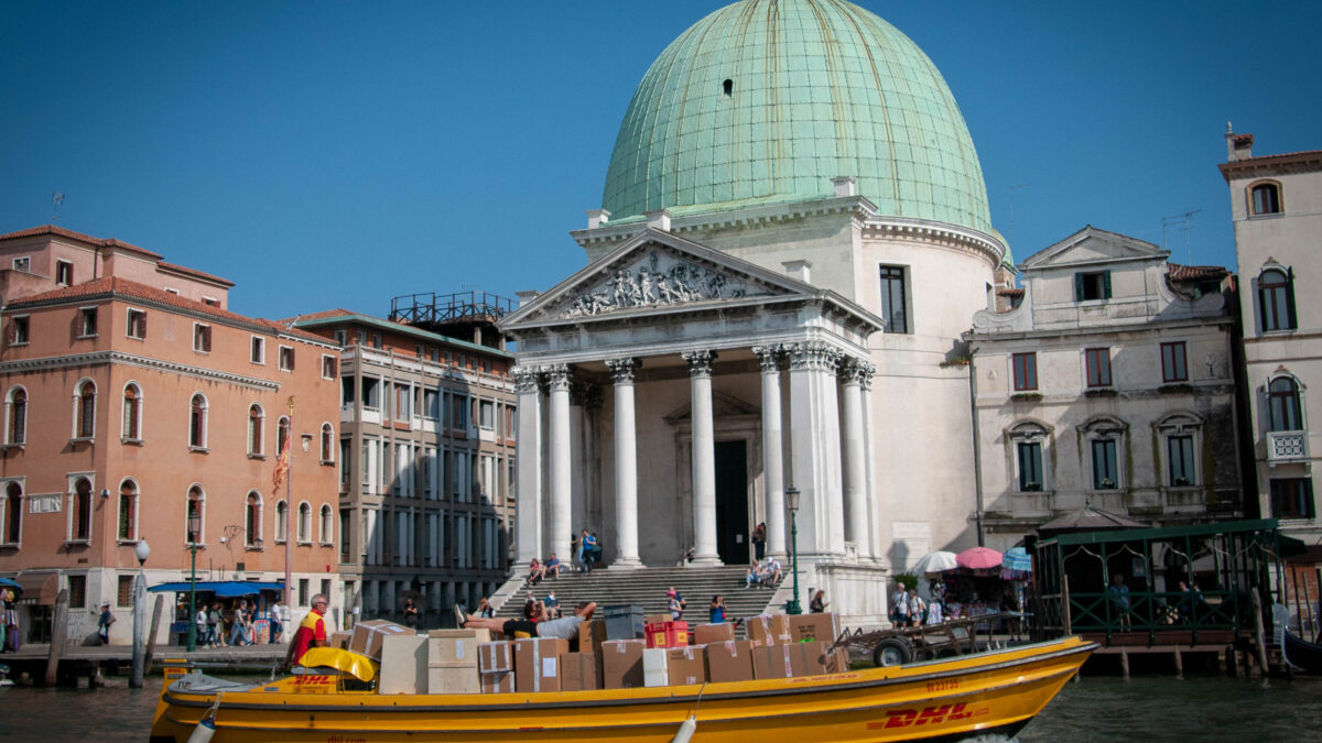 Nu kommer paketen till dig med DHL