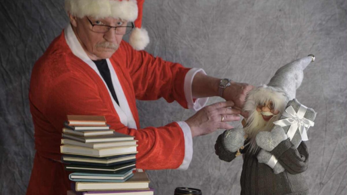 Tomten pekar på klockan tiden går....